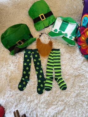 St. Patrick's Day Leprechaun Hats, Beard & Green Socks Set Halloween costume